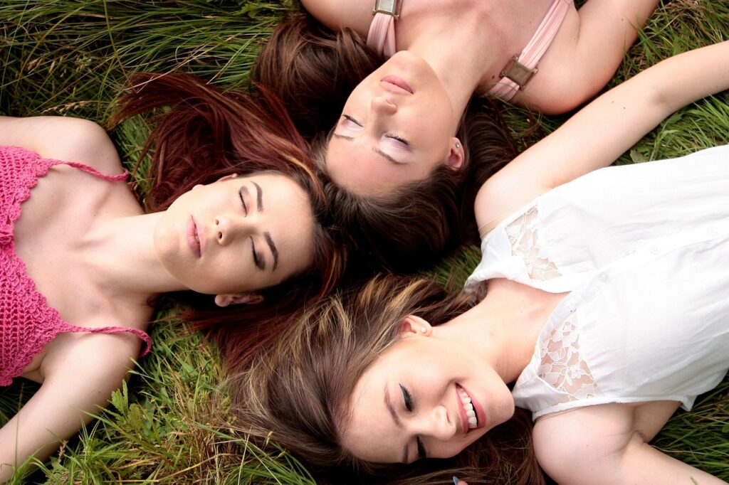 women, friends, meadow, lying, girls, buddy, best friends, friendship, beauty, group, happiness, outdoors, nature, women, women, women, women, women, friends, friends, friends, friendship-1487825.jpg