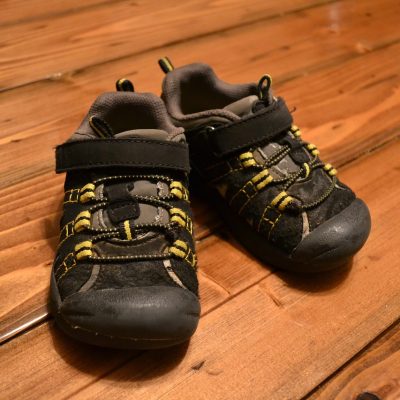 shoes, feet, boy, child, children, kids, orange shoes-266849.jpg